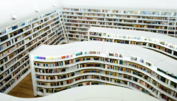 Memilih Alkitab daripada Buku Bacaan Kristen