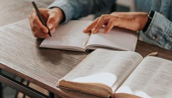 Membaca Perjanjian Lama dengan Sepenuh Hati